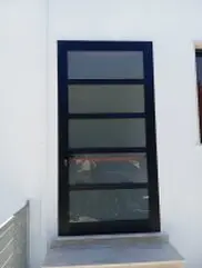 Installazione di infissi in alluminio a taglio termico ad alta efficienza energetica, progettati e montati a Copertino da Copertininfissi.