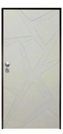 Installazione di porta blindata certificata ad alta classe anti-effrazione per la sicurezza della casa, montata a Copertino da Copertininfissi.